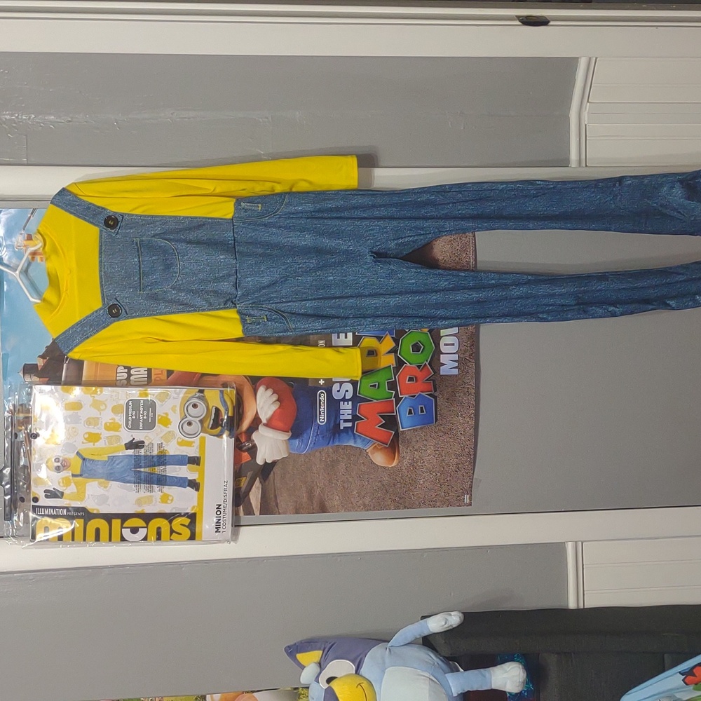 Minion costume child size 8 to 10